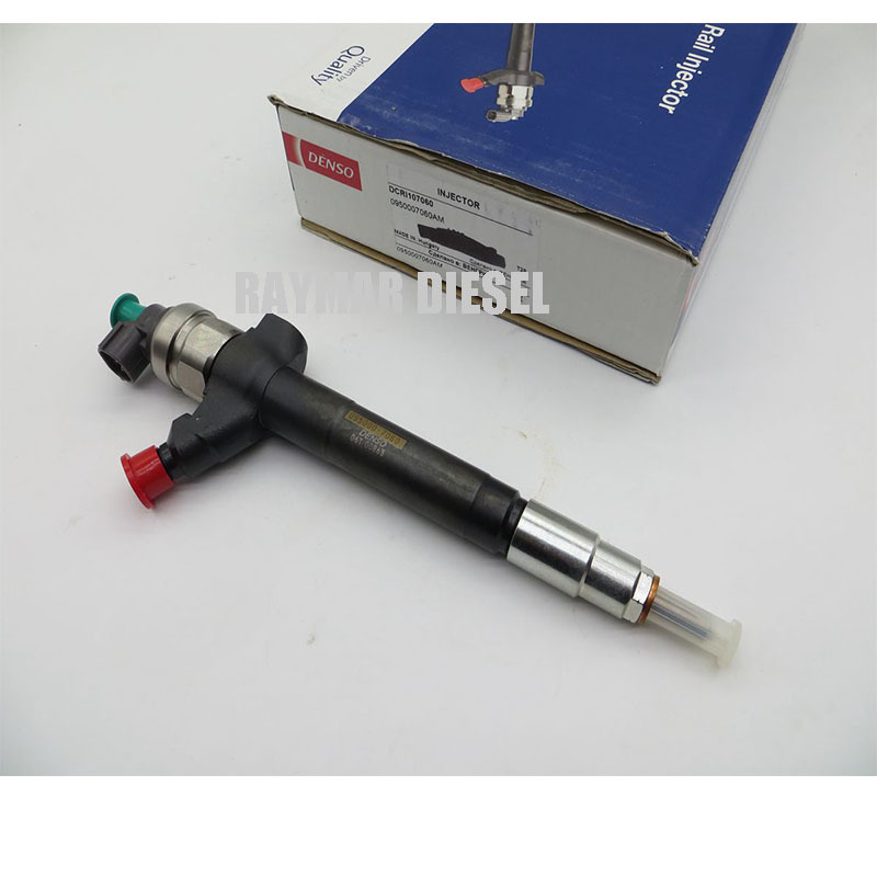 Genuine Diesel Common rail fuel injector  DENSO // 095000-7060  FORD // 6C1Q-9K546-BC // 6C1Q9K546BC  LAND ROVER // 1495919